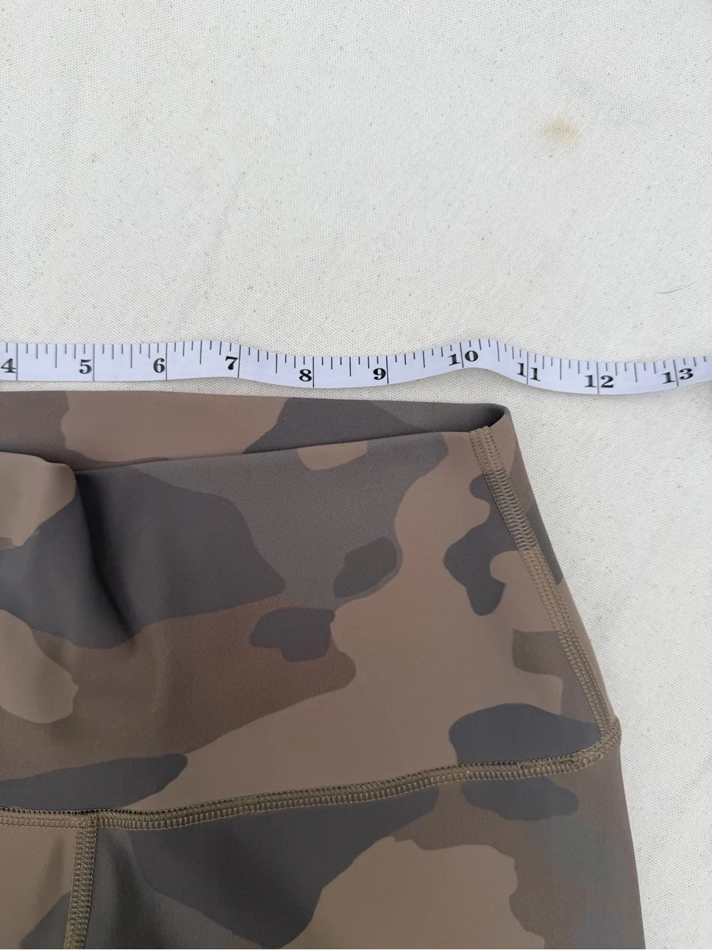 ALO Yoga Neutral Camo High-Rise Leggings - Taupe & Gray